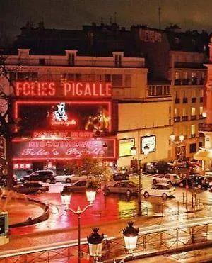 Pigalle: Cozy Parisian Retreat In Montmartre Apartment Paris