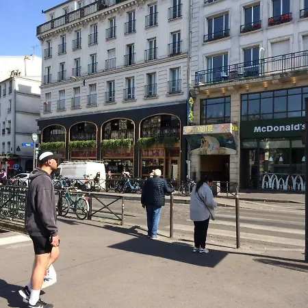 Pigalle: Cozy Parisian Retreat In Montmartre