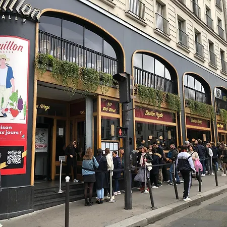 Pigalle: Cozy Parisian Retreat In Montmartre Paris