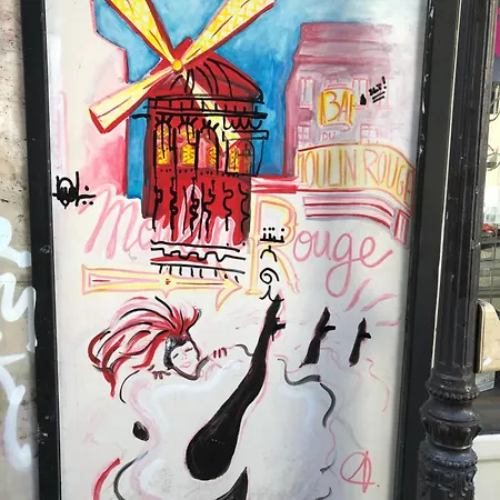 Pigalle: Cozy Parisian Retreat In Montmartre *