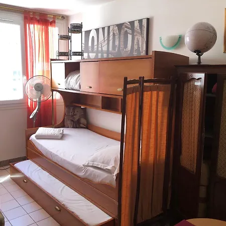 Apartment Pigalle: Cozy Parisian Retreat In Montmartre *