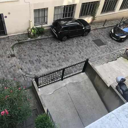 Apartment Pigalle: Cozy Parisian Retreat In Montmartre Paris