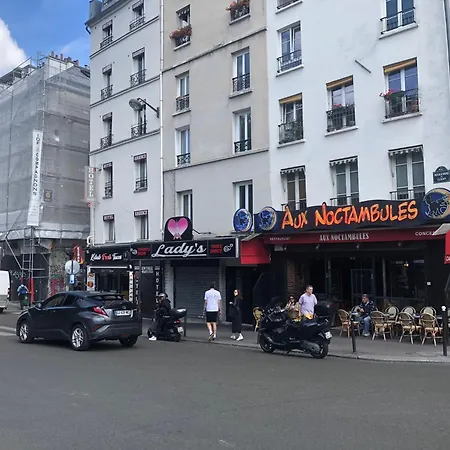 Apartment Pigalle: Cozy Parisian Retreat In Montmartre Paris