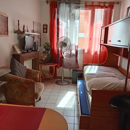 Apartment Pigalle: Cozy Parisian Retreat In Montmartre *