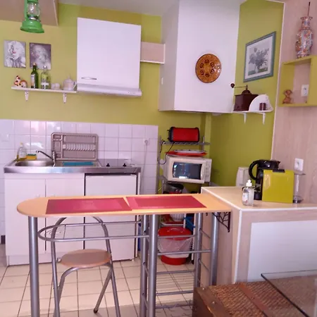 Pigalle: Cozy Parisian Retreat In Montmartre Apartment Paris