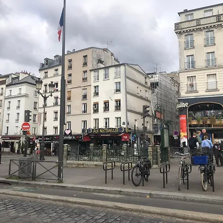 Pigalle: Cozy Parisian Retreat In Montmartre