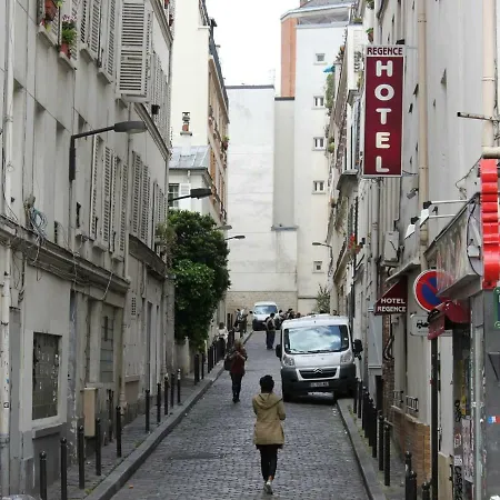 Pigalle: Cozy Parisian Retreat In Montmartre *