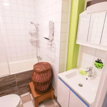 Apartment Pigalle: Cozy Parisian Retreat In Montmartre