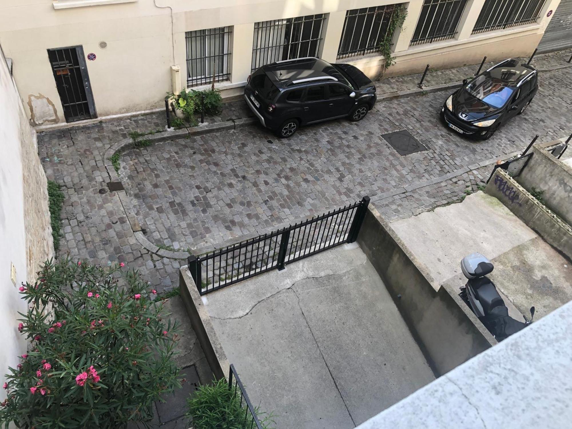 Appartamento Métro Pigalle,Garçonnière 25 m2, 3 per, cabarets théâtres,restaurants,tout confort Parigi