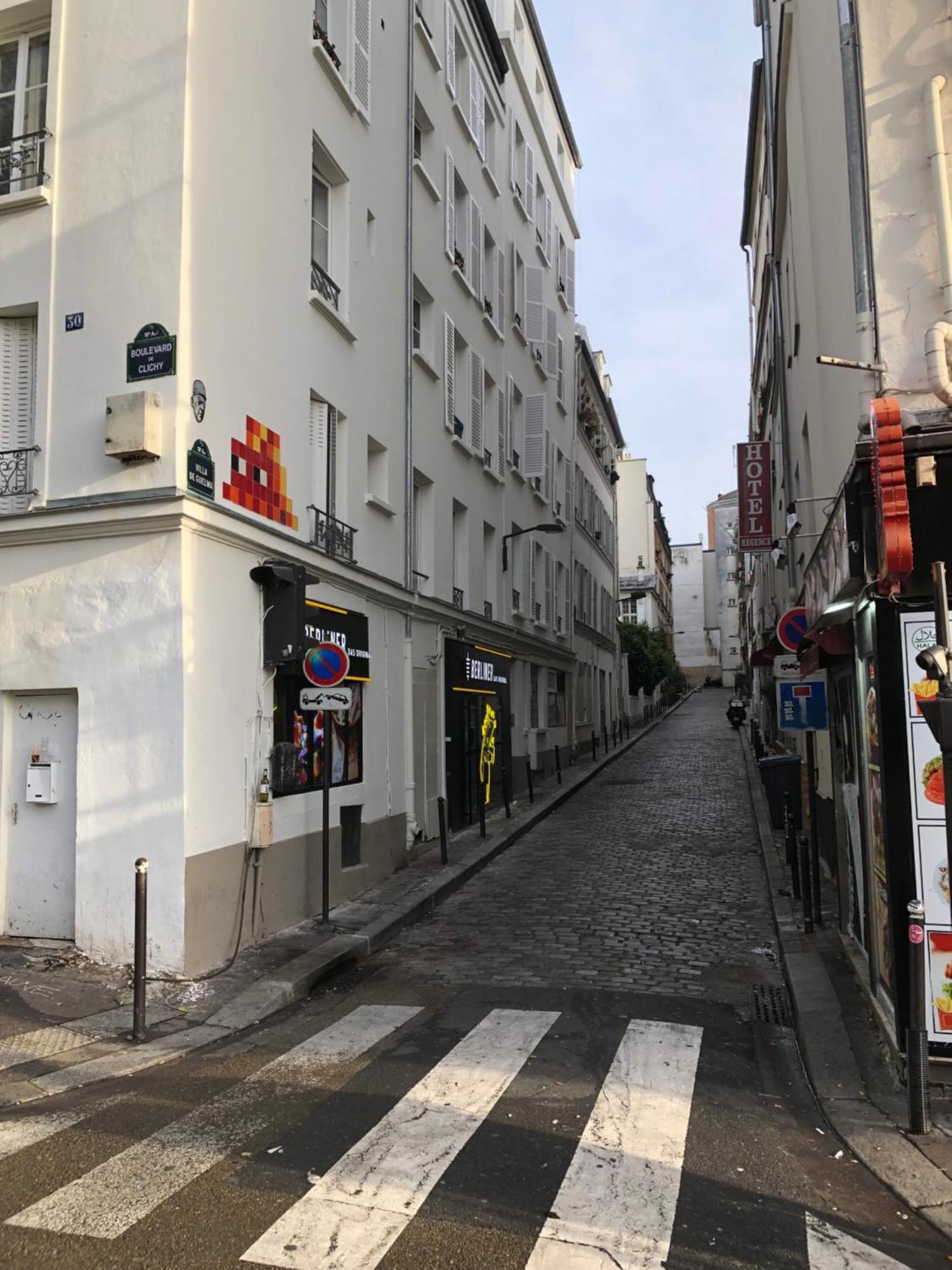 Métro Pigalle,Garçonnière 25 m2, 3 per, cabarets théâtres,restaurants,tout confort Appartamento *